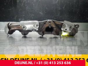 Opel Vivaro Uitlaatspruitstuk O67142 foto 2