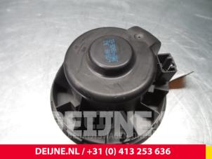 Ford Focus Heating and ventilation fan motor O67207 photo 2
