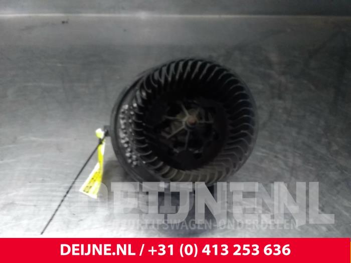 Volkswagen Caddy Kachel Ventilatiemotor O67302