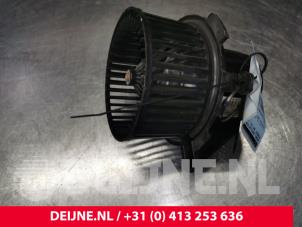 Peugeot 307 Heating and ventilation fan motor O67402 photo 4