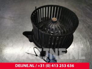 Peugeot 307 Heating and ventilation fan motor O67402 photo 3