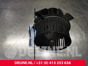 Peugeot 307 Heating and ventilation fan motor O67402 photo 2