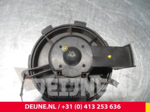 Peugeot 206 Heating and ventilation fan motor O67403 photo 2