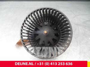 Peugeot 206 Heating and ventilation fan motor O67405 photo 3