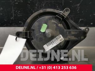 Renault Master Kachel Ventilatiemotor O67424 foto 3