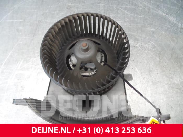 Renault Grand Scenic Heating and ventilation fan motor O67434