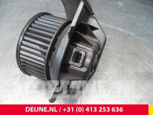 Renault Grand Scenic Kachel Ventilatiemotor O67434 foto 3