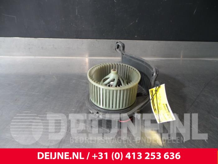 Renault Clio Kachel Ventilatiemotor O67435