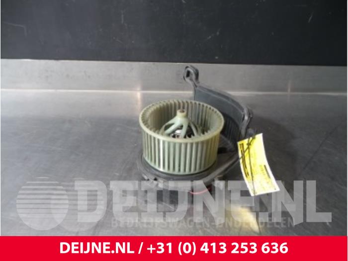 Renault Clio Kachel Ventilatiemotor O67436