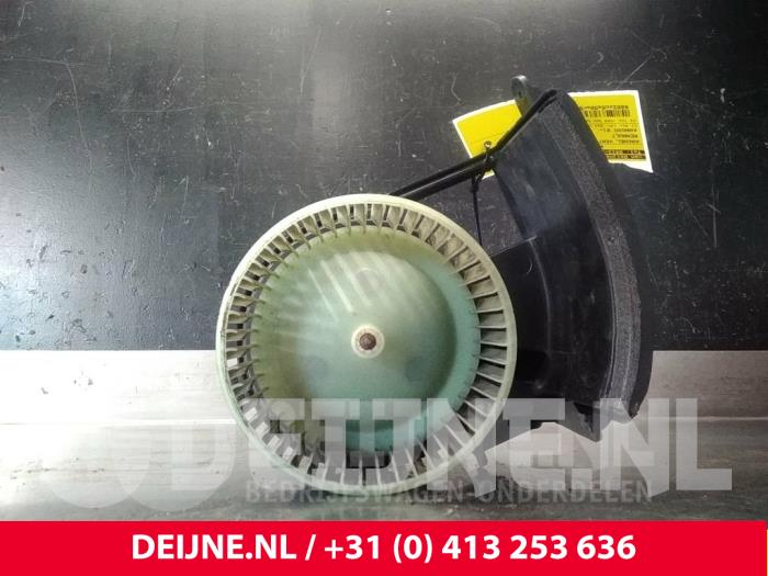 Renault Kangoo Kachel Ventilatiemotor O67437