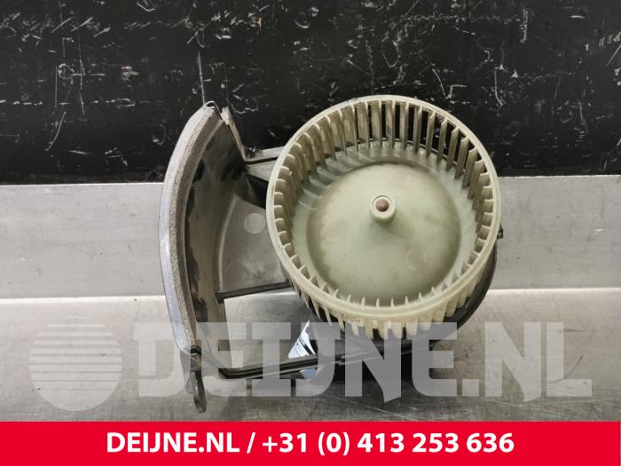 Renault Kangoo Heating and ventilation fan motor O67438