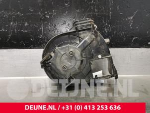 Renault Kangoo Heating and ventilation fan motor O67438 photo 2