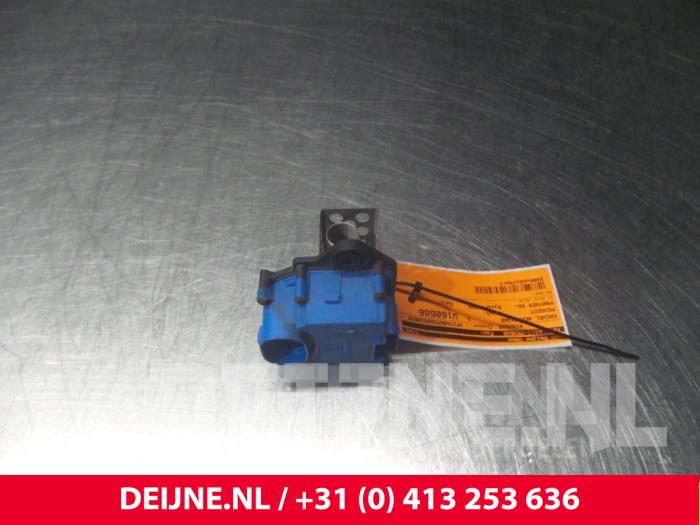 Peugeot Partner Heizung Widerstand O67636