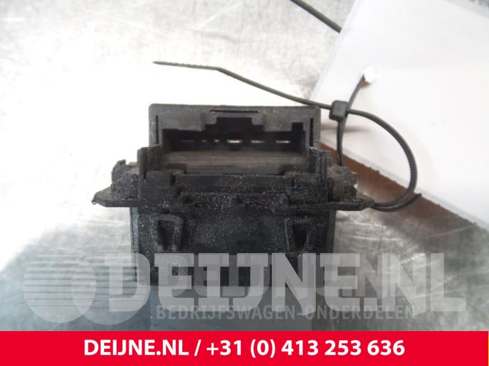 Peugeot 308 Heater resistor O67639