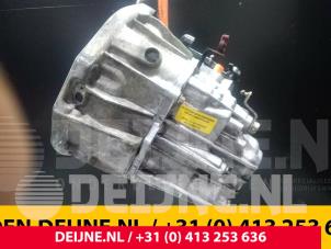 Renault Trafic Versnellingsbak O69068 foto 2