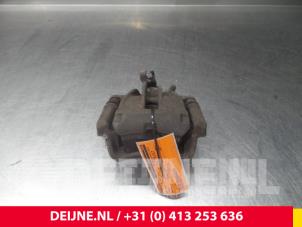 Gebruikte Remklauw (Tang) rechts-achter Renault Trafic New (FL) Prijs € 36,30 Inclusief btw aangeboden door van Deijne Onderdelen Uden B.V.