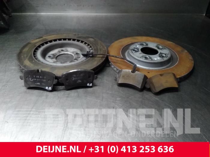 Audi A7 Bremsscheibe + Bremsklotz hinten O70544