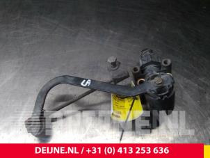 Gebruikte Hoogteregelaar vering Links-achter Iveco New Daily Prijs € 48,40 Inclusief btw aangeboden door van Deijne Onderdelen Uden B.V.