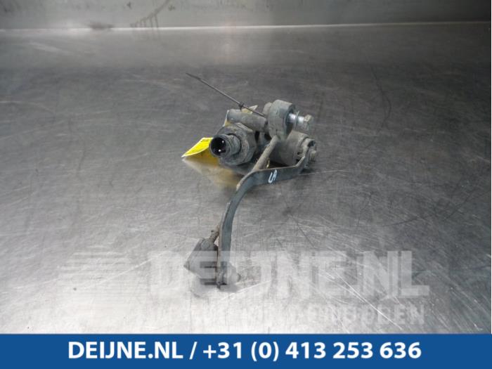 Hoogteregelaar vering Links-achter - Iveco New Daily