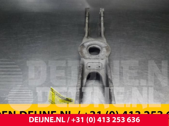 Mercedes C-Klasse Veerschotel links-achter O70568