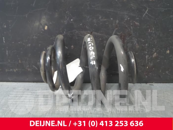 Volkswagen Transporter Schraubenfeder hinten O71145