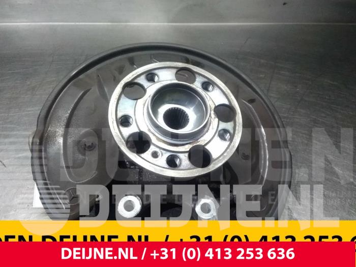 Mercedes C-Klasse Fusee links-achter O71536