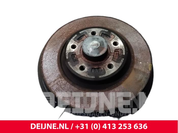 Mercedes Citan Fusee links-achter O71538