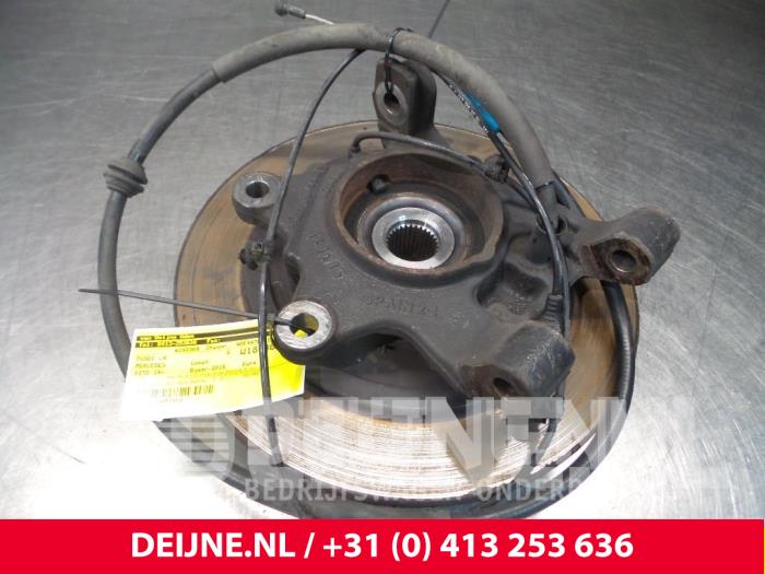 Mercedes Vito Fusee links-achter O71540