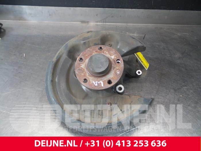 Volkswagen Passat Knuckle, rear left O71559