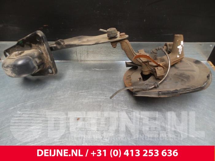 Volkswagen Golf Fusee links-achter O71560