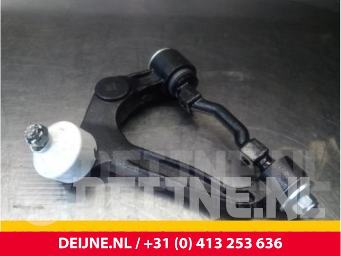 Toyota Hiace Draagarm Boven links-voor O71608