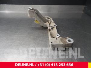 Volkswagen Caddy Front wishbone support, left O71617 photo 2