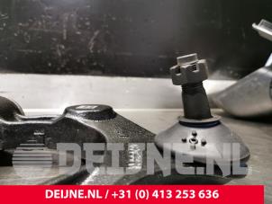 Toyota Hiace Draagarm boven rechts-voor O71649 foto 3