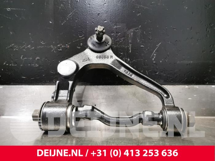 Toyota Hiace Draagarm boven rechts-voor O71650