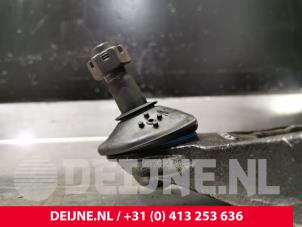 Toyota Hiace Querlenker oben rechts vorne O71651 foto 3