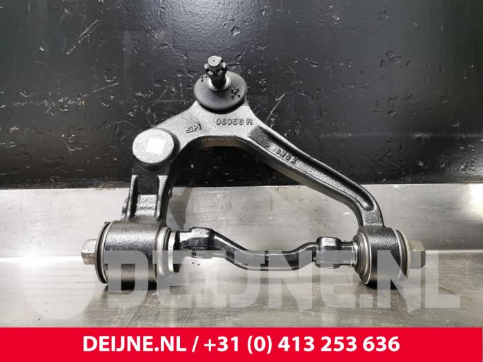 Toyota Hiace Draagarm boven rechts-voor O71654
