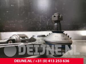 Toyota Hiace Querlenker oben rechts vorne O71655 foto 3