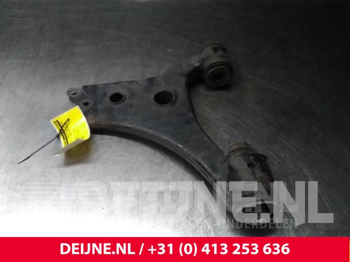 Mercedes B-Klasse Front lower wishbone, left O71709
