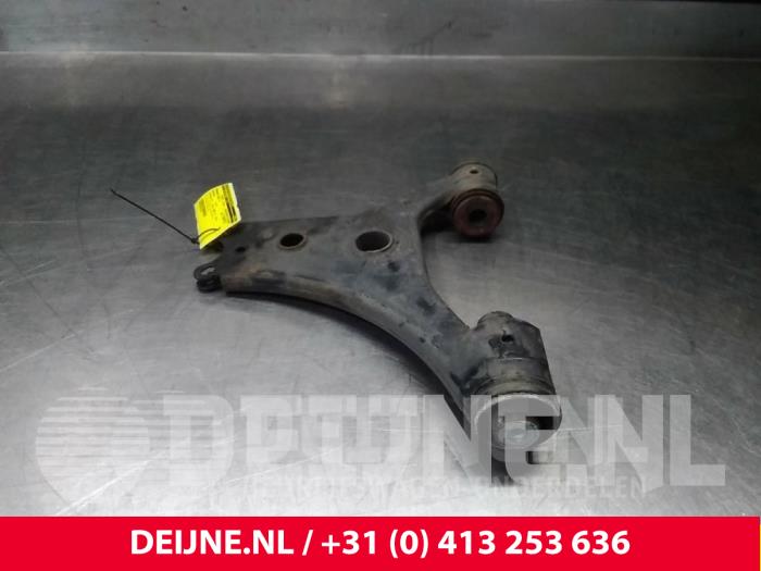 Mercedes B-Klasse Front lower wishbone, left O71710