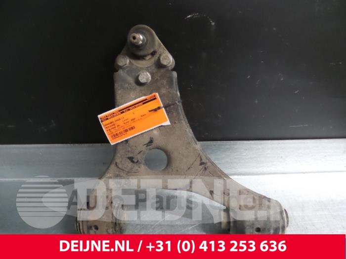 Mercedes B-Klasse Front lower wishbone, left O71712