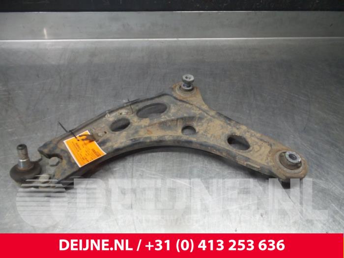Opel Vivaro Draagarm onder links-voor O71731