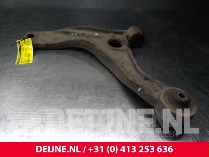 Opel Movano Draagarm onder links-voor O71740