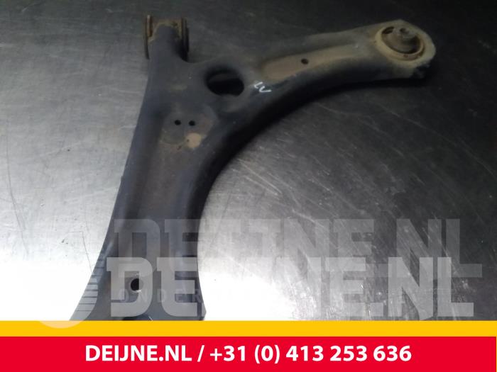 Volkswagen Caddy Draagarm onder links-voor O71792