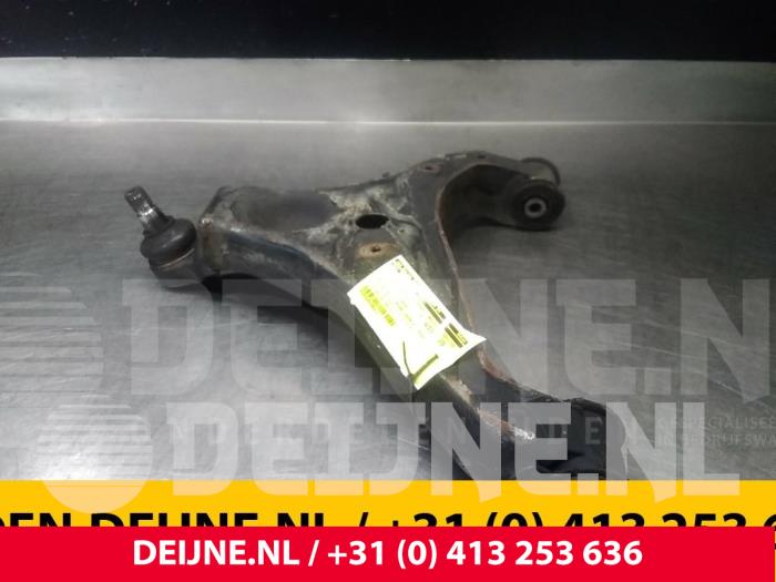 Volkswagen Crafter Draagarm onder links-voor O71793