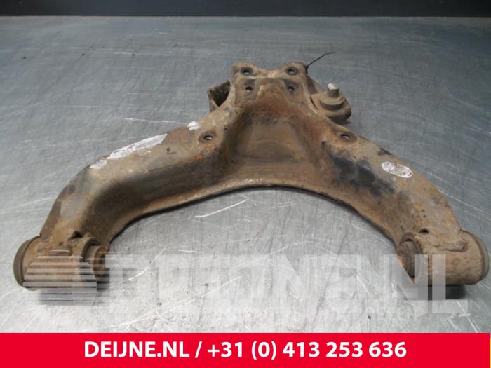 Nissan Cab Star Draagarm onder links-voor O71818