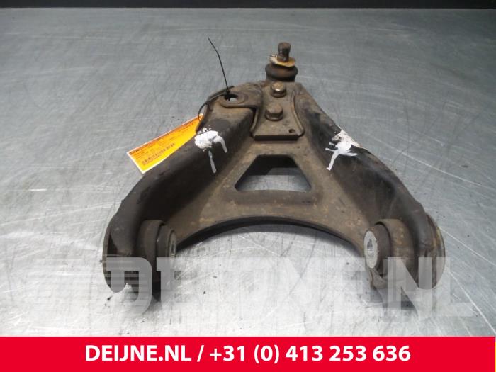 Nissan Kubistar Draagarm onder links-voor O71821