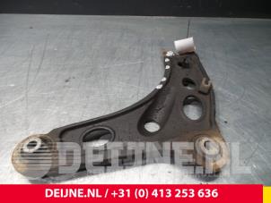 Nissan Primastar Front lower wishbone, left O71825 photo 2