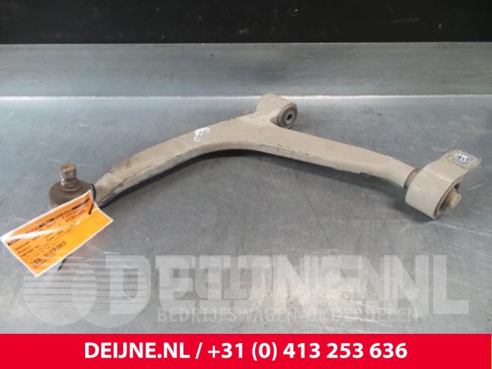 Peugeot Partner Draagarm onder links-voor O71854