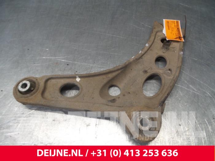 Renault Trafic Draagarm onder links-voor O71869