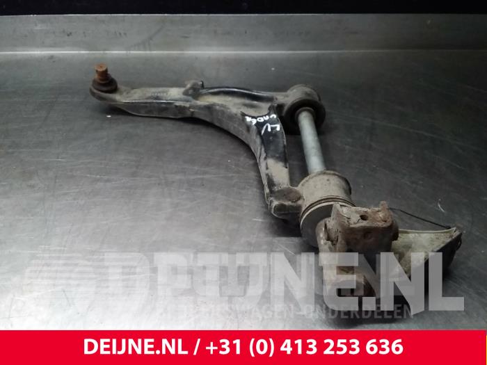 Renault Master Draagarm onder links-voor O71874